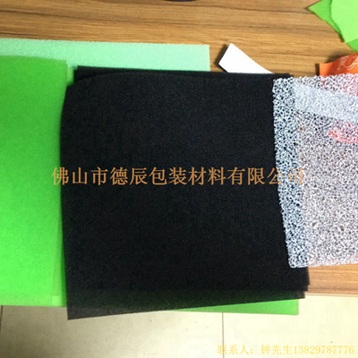 過濾海綿也稱網狀海綿，爆破海綿。聚氨酯過濾海綿由普通開孔軟泡高溫爆破開孔加工而成，爆破除掉了泡沫網絡之間原有的氣泡膜，得到了主體骨架網狀結構。
過濾海綿的空隙率高達97%，具有優異的透氣性、良好的柔軟性和較高的機械強度。
