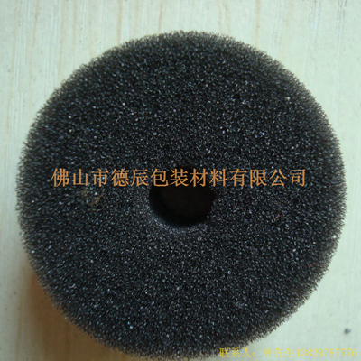 過濾海綿也稱網狀海綿，爆破海綿。聚氨酯過濾海綿由普通開孔軟泡高溫爆破開孔加工而成，爆破除掉了泡沫網絡之間原有的氣泡膜，得到了主體骨架網狀結構。
過濾海綿的空隙率高達97%，具有優異的透氣性、良好的柔軟性和較高的機械強度。
